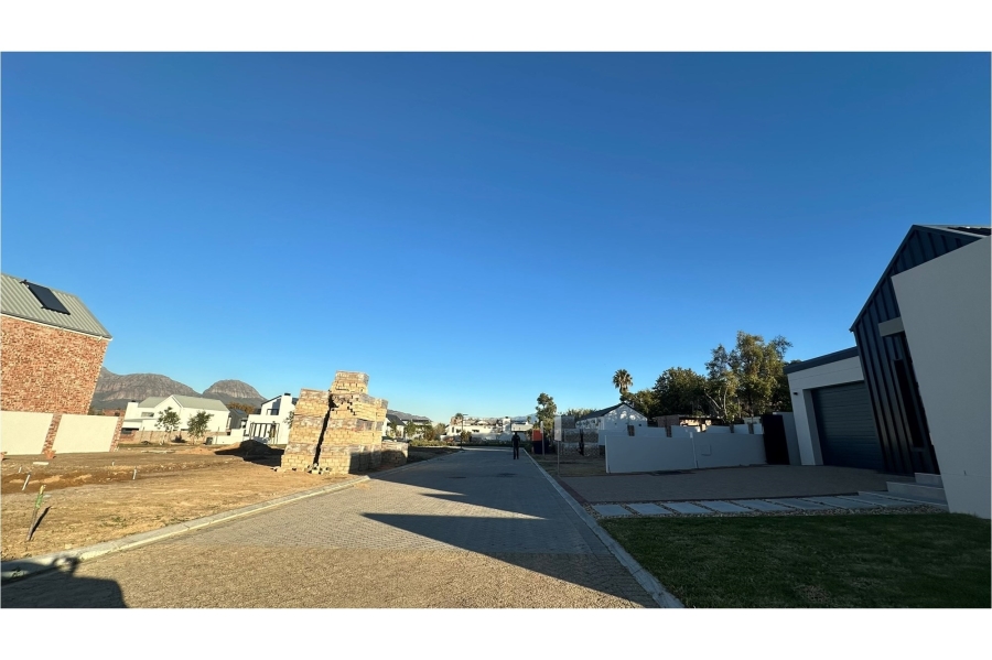 To Let 3 Bedroom Property for Rent in Lemoenkloof Western Cape
